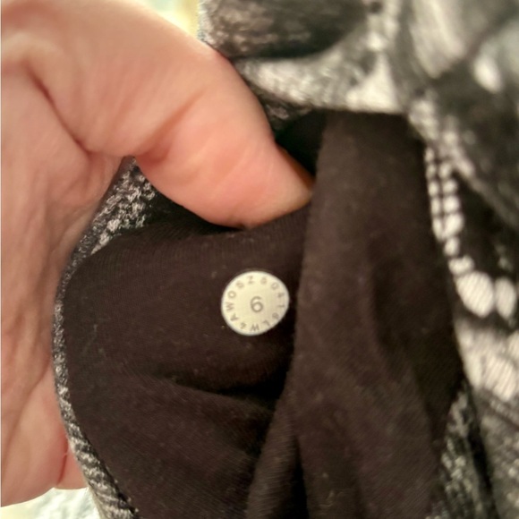 Lululemon Scuba Hoodie Full Zip Size 6 Rare Black White Lace Snake Print - Picture 5 of 5